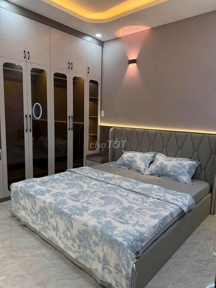 nhà phố mới 100% .có thang máy kiểu hiện đại 5pn sẵn nội thât