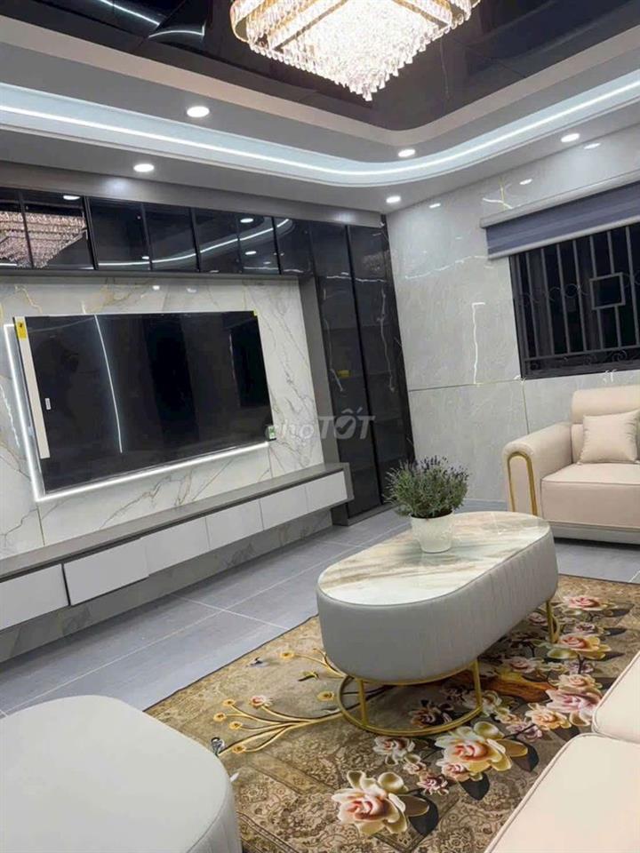 nhà phố mới 100% .có thang máy kiểu hiện đại 5pn sẵn nội thât