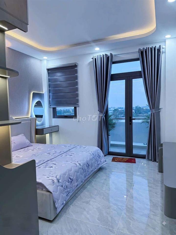 nhà phố mới 100% .có thang máy kiểu hiện đại 5pn sẵn nội thât