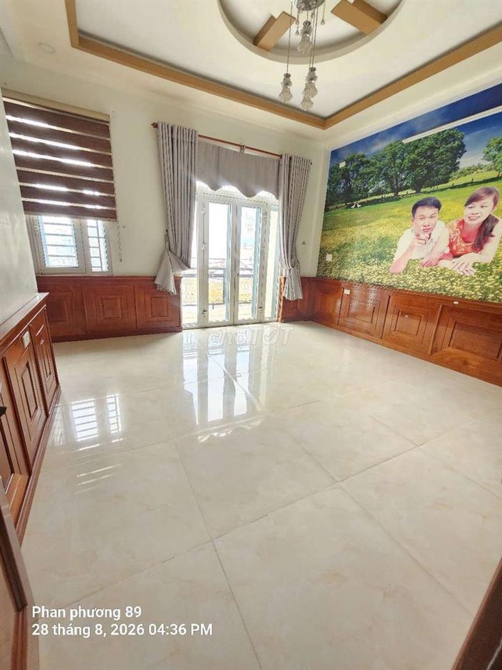 nhà mặt tiền nhánh ,phù hợp vừa ở , kd, vp,cty, vv.7p