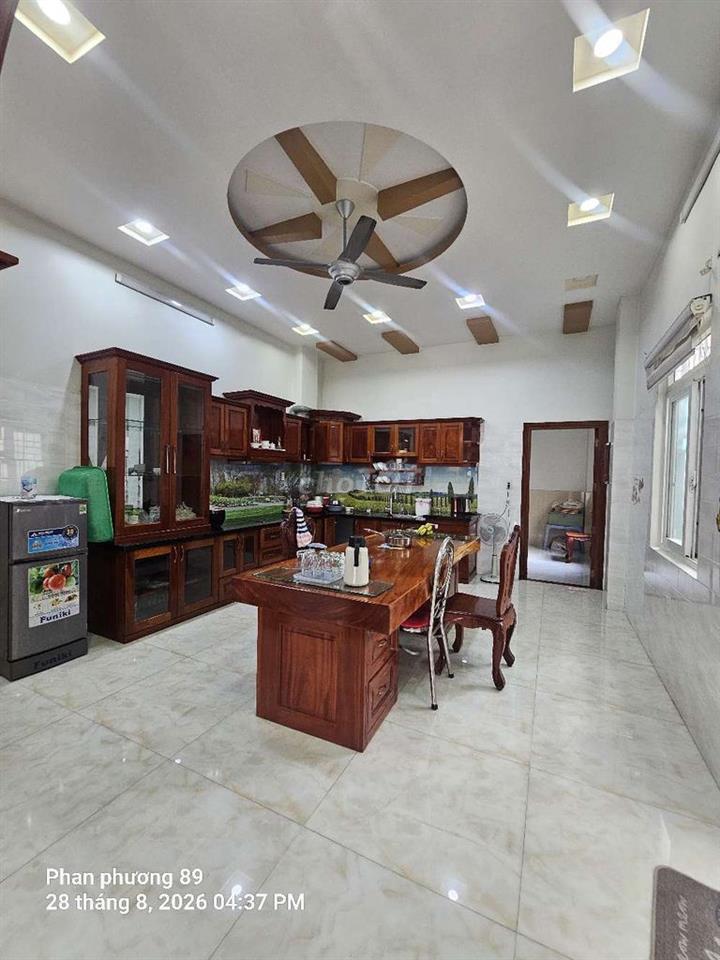 nhà mặt tiền nhánh ,phù hợp vừa ở , kd, vp,cty, vv.7p