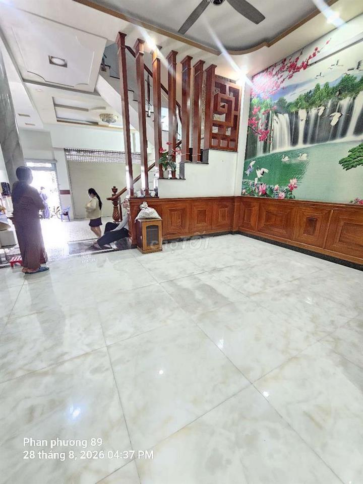 nhà mặt tiền nhánh ,phù hợp vừa ở , kd, vp,cty, vv.7p