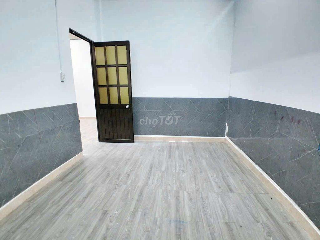 nhà kế bên chợ hiêp thành ,wiew công viôn thoáng mát ,sân rộng ,dg 8m