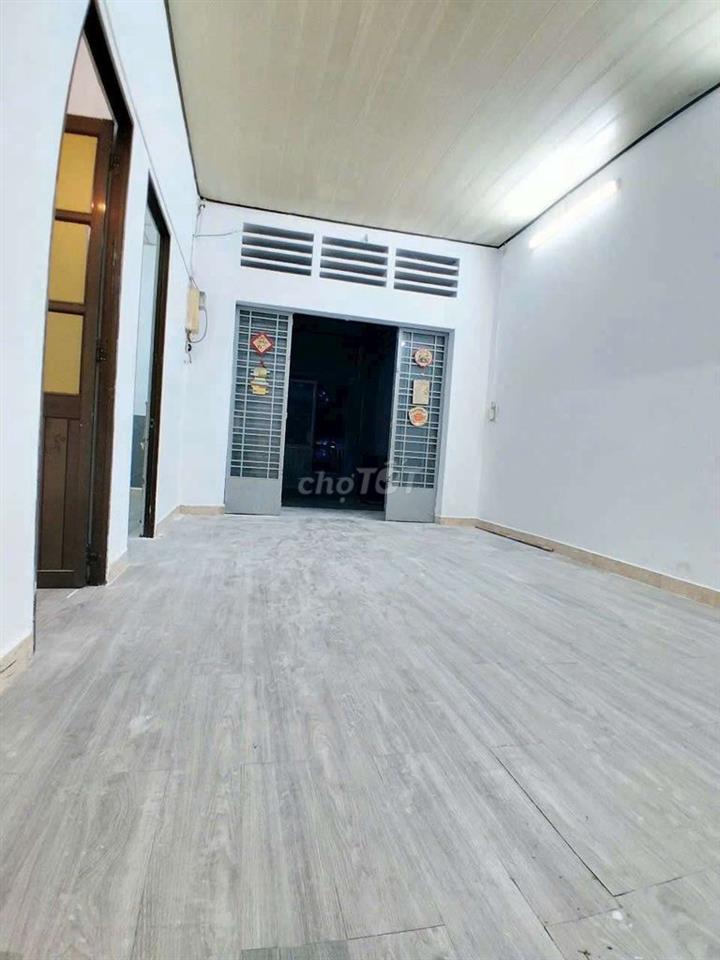 nhà kế bên chợ hiêp thành ,wiew công viôn thoáng mát ,sân rộng ,dg 8m