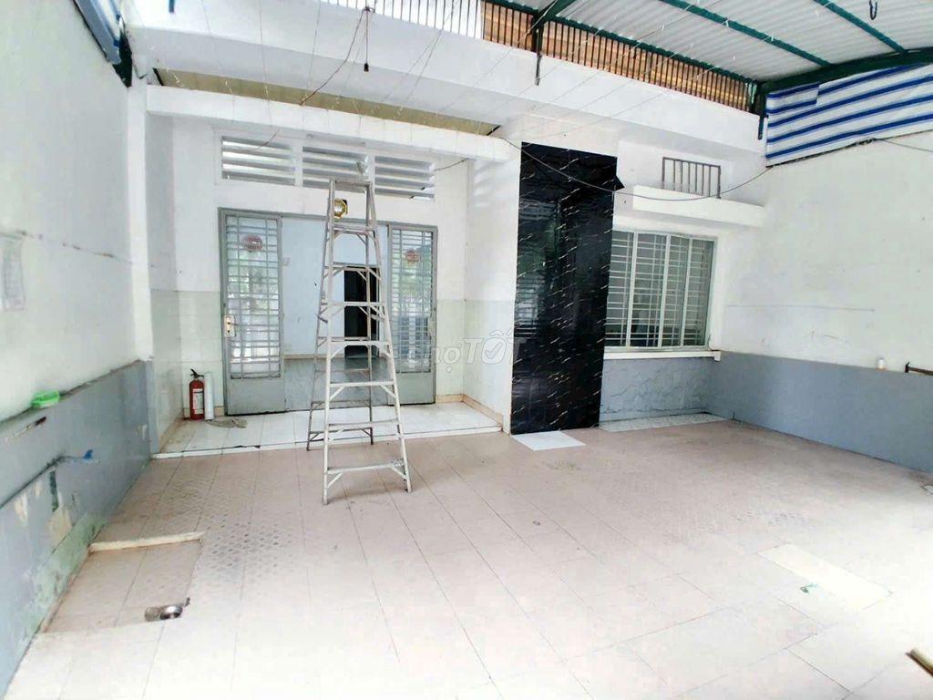 nhà kế bên chợ hiêp thành ,wiew công viôn thoáng mát ,sân rộng ,dg 8m