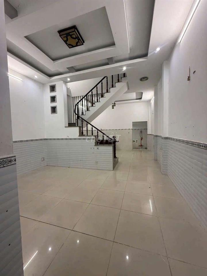 nhà gần trường nguyễn hiền ,gần ủy ban, công an p. 2p