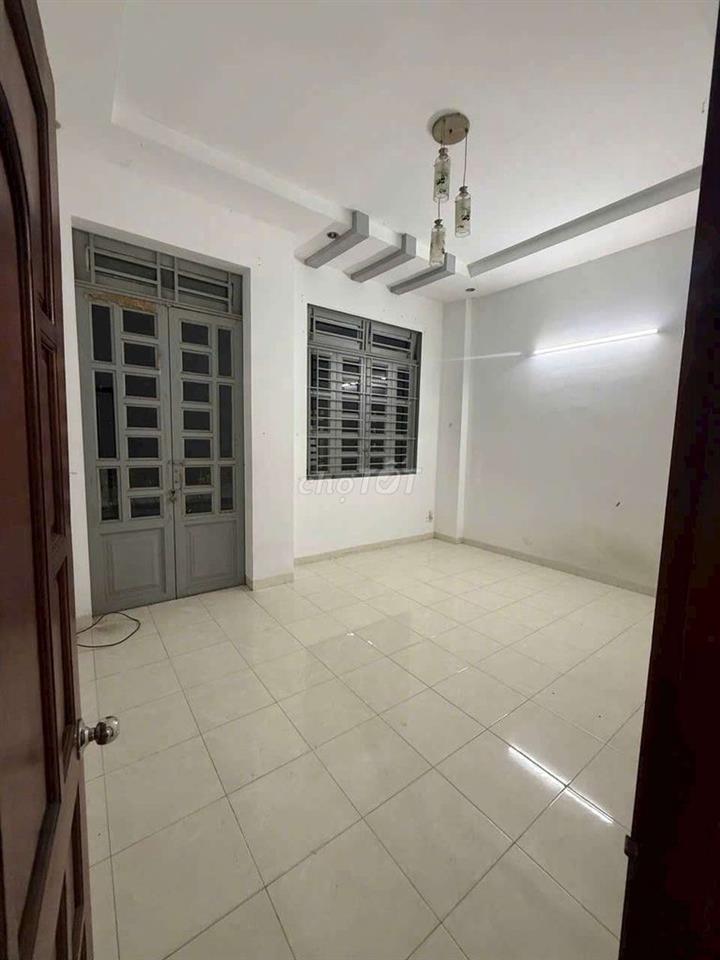 nhà gần trường nguyễn hiền ,gần ủy ban, công an p. 2p