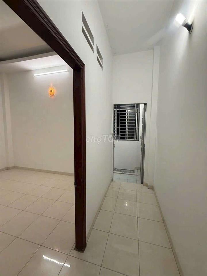 nhà gần trường nguyễn hiền ,gần ủy ban, công an p. 2p