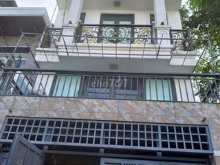 4pn 1p thờ ,3 máy lạnh .ôtô đậu trong nhà 