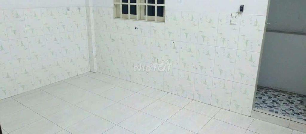nhà mặt tiền đường đông đúc kế bên trường hoc ,chợ .kd mọi ngàn nghề 