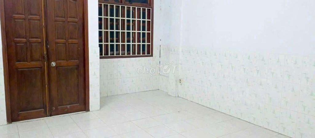nhà mặt tiền đường đông đúc kế bên trường hoc ,chợ .kd mọi ngàn nghề 