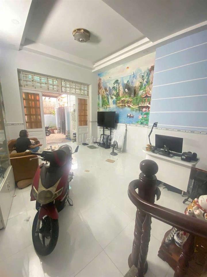 nhà rộng thoáng 3pn sân thương, sân xemáy, 1/ ng ảnh thủ  