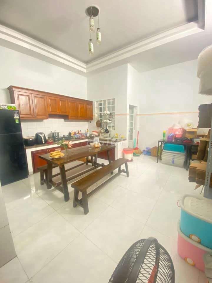 nhà rộng thoáng 3pn sân thương, sân xemáy, 1/ ng ảnh thủ  