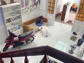 nhà rộng thoáng 3pn sân thương, sân xemáy, 1/ ng ảnh thủ  