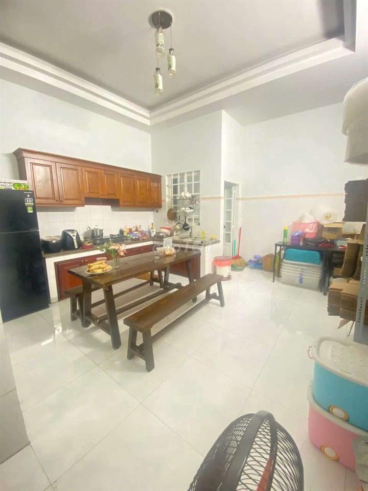 nhà rộng thoáng 3pn sân thương, sân xemáy, 1/ ng ảnh thủ  