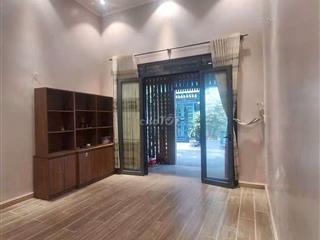 nhà mới gần trường FPT, PMQT, GTVT . 2pn có 2 máy lanh, giường tủ