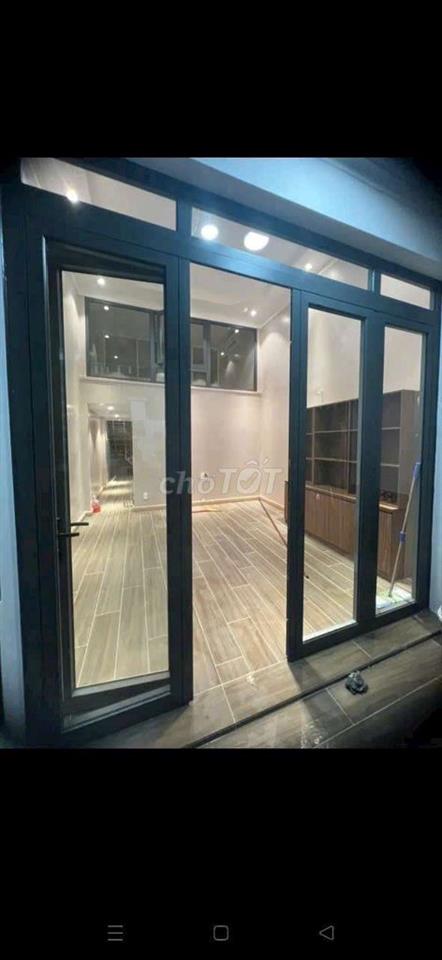 nhà mới gần trường FPT, PMQT, GTVT . 2pn có 2 máy lanh, giường tủ