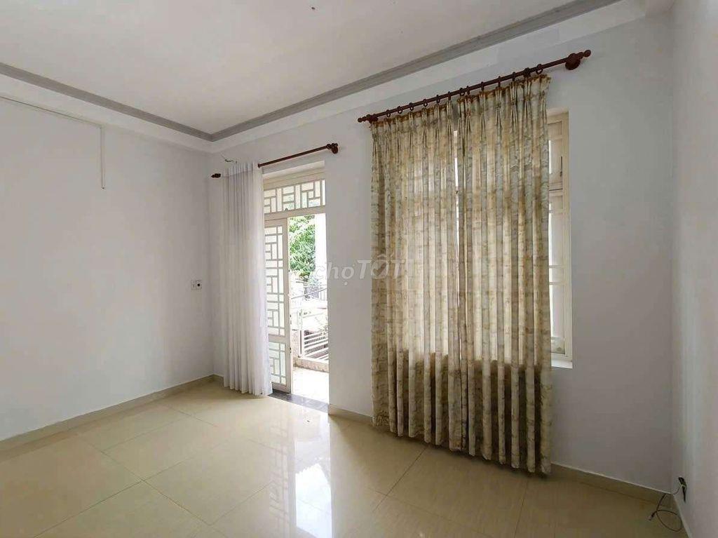 nhà mới lâm thi hố .đươg 6m thông ,4pn 3wc ,có 2 máy lanh