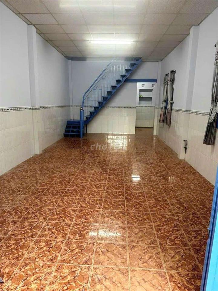 nhà dt rộng sau lưng pmqt 3pn 3wc ,sân rộng 
