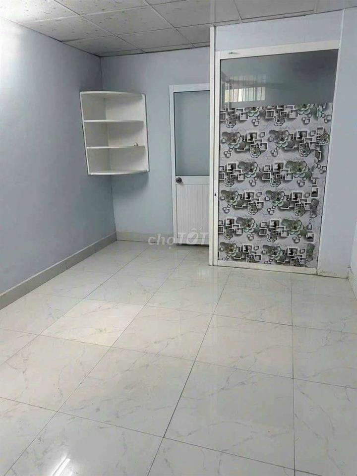 nhà dt rộng sau lưng pmqt 3pn 3wc ,sân rộng 
