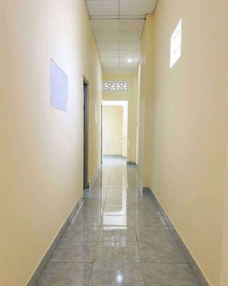 nhà mặt tiền hiêp thành,trêt trống suốt phù hợp kinh doanh ,3pn