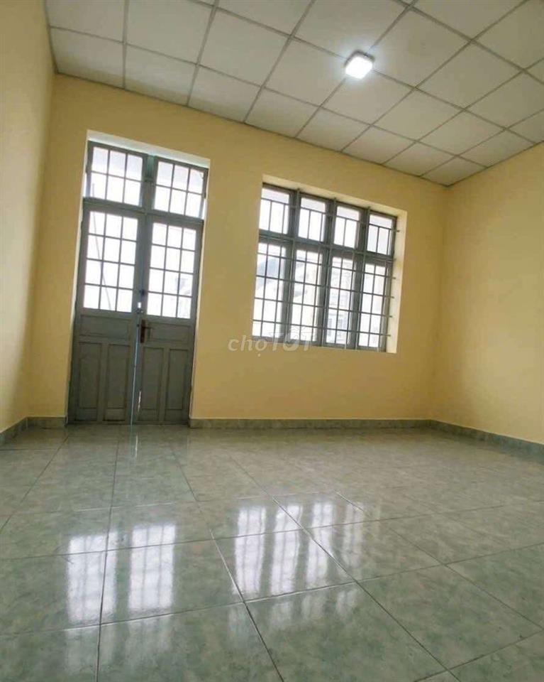 nhà mặt tiền hiêp thành,trêt trống suốt phù hợp kinh doanh ,3pn
