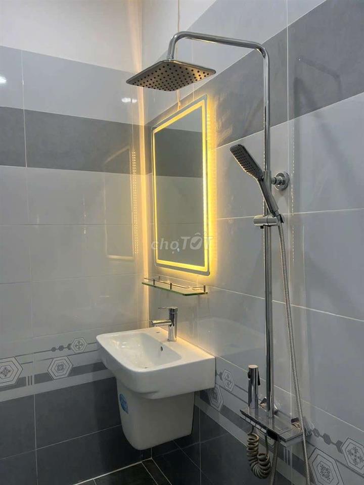 nhà mứi có sân ôtô ,gần gò vấp ,có 4pn 4wc ,có nội thất như hình
