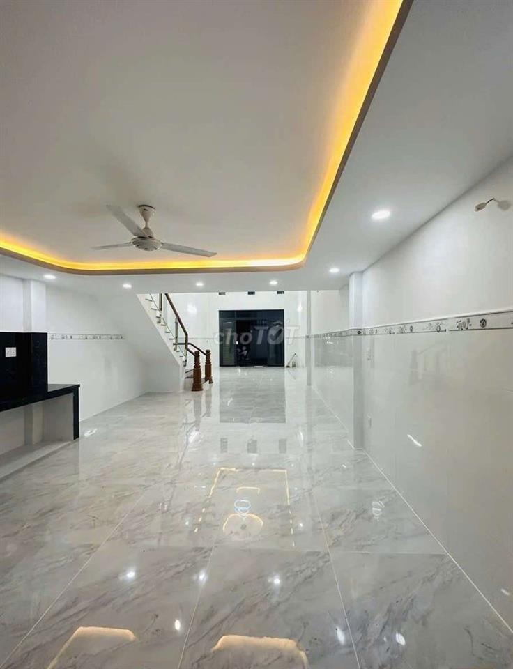 nhà ngay chợ kinh doanh buon bán gì cũng dc . 3p 2wc . 