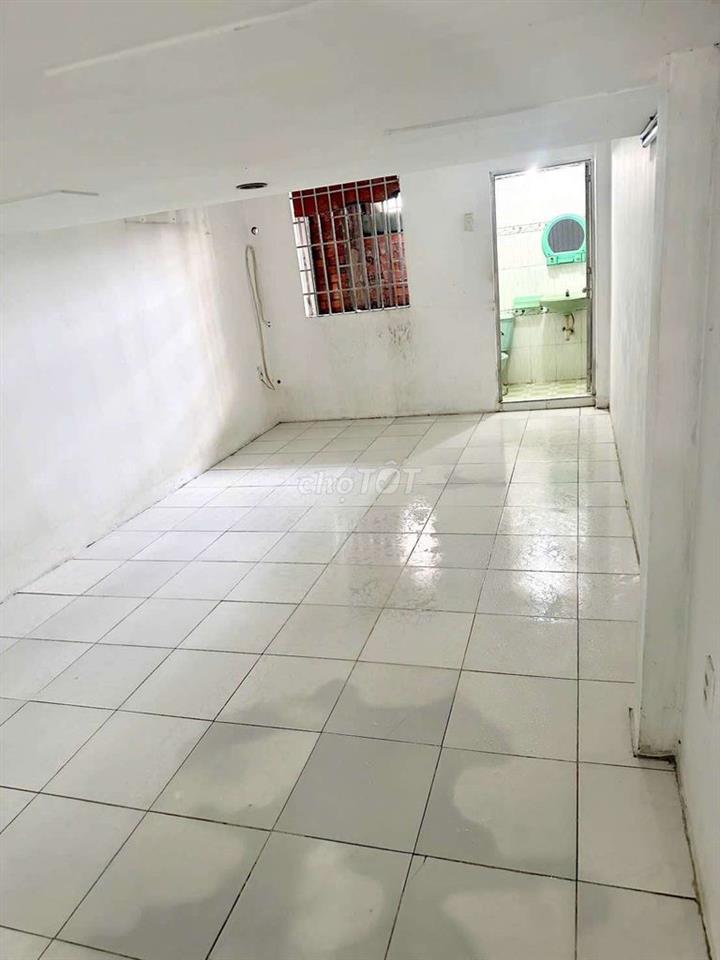 nhà mới sơn 2pn 2wc .sân xe máy , lvk .hẻm xe tải