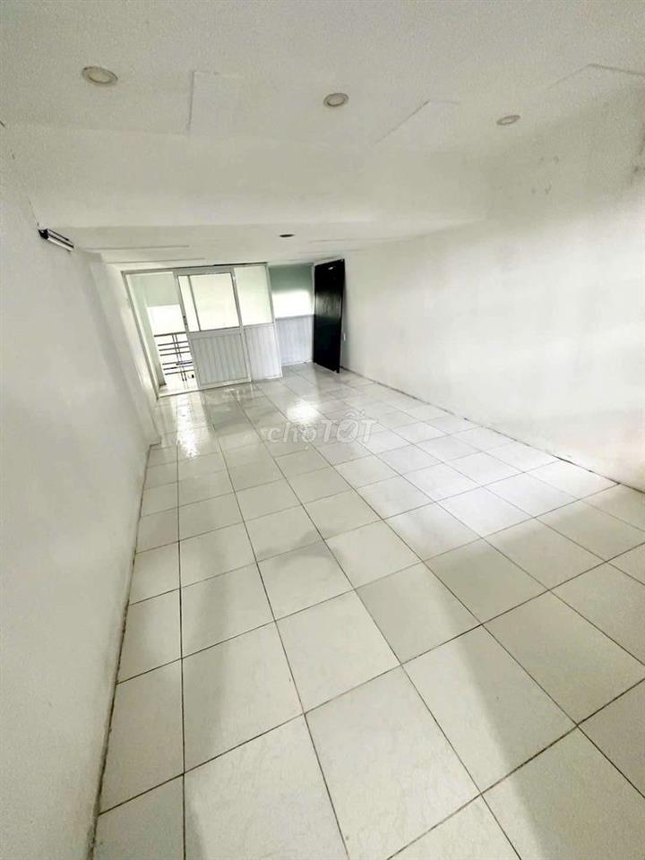 nhà mới sơn 2pn 2wc .sân xe máy , lvk .hẻm xe tải