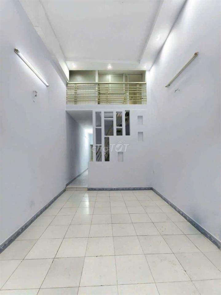 nhà mới sơn 2pn 2wc .sân xe máy , lvk .hẻm xe tải