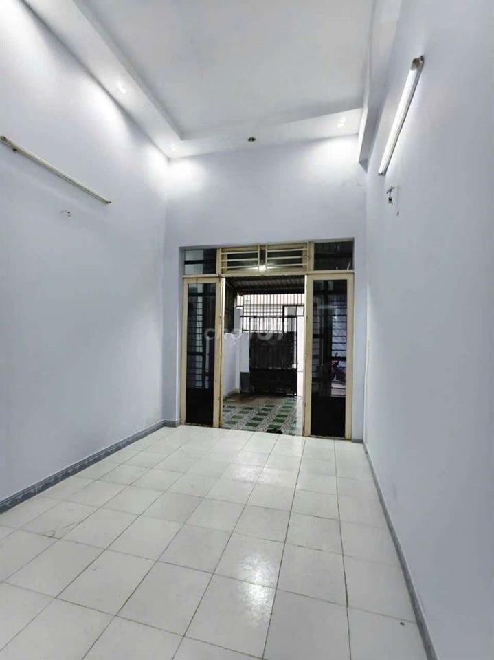 nhà mới sơn 2pn 2wc .sân xe máy , lvk .hẻm xe tải