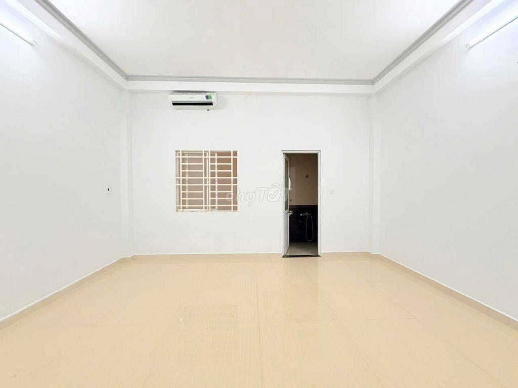 nhà mới gần trường hoc ,gần chợ 4pn 2may lanh 3wc .dg ôtô thông 
