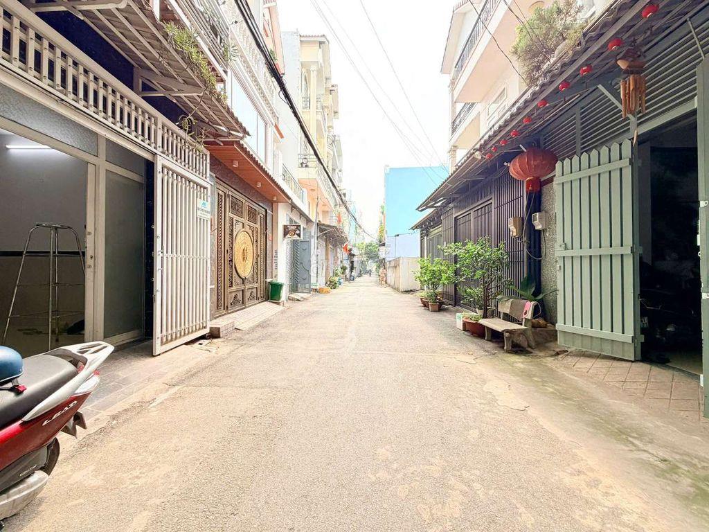 nhà mới gần trường hoc ,gần chợ 4pn 2may lanh 3wc .dg ôtô thông 