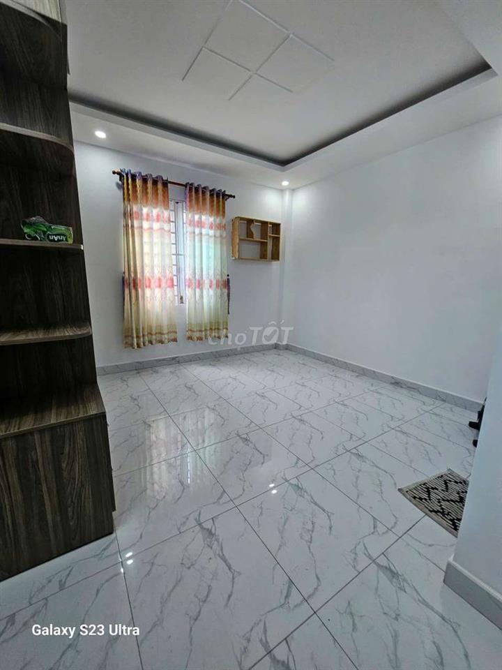 nhà mặt tiền đường đông đúc thuận tiện kinh doan buon ban 4pn 3maylanh