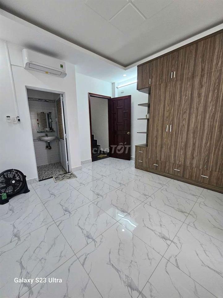 nhà mặt tiền đường đông đúc thuận tiện kinh doan buon ban 4pn 3maylanh