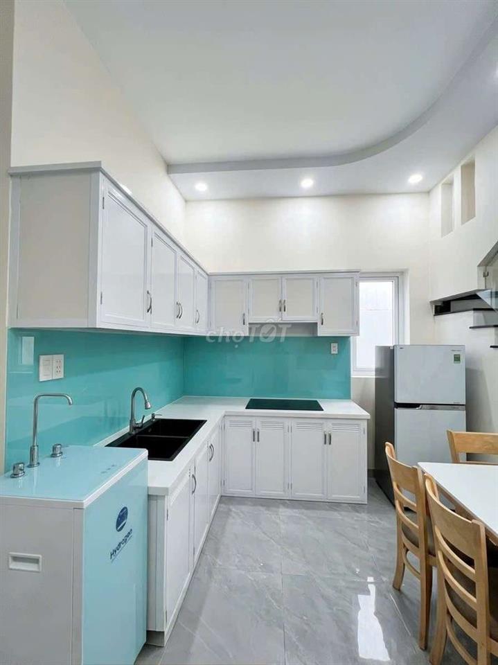 nhà mới như hình 3pn 2wc .gần chợ thiếc lê văn khương