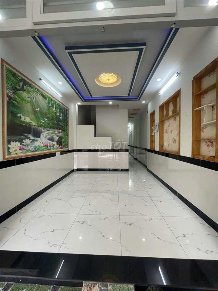 nhà mới có thang máy 8pn .gần trường lê van thọ . đi gv gần . 