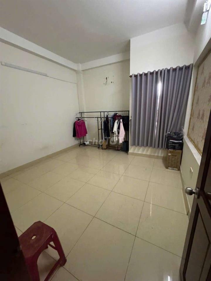 nhà 1/ nguyễn ảnh thủ .hẻm 6m . ôtô đậu trong nhà .5pn 