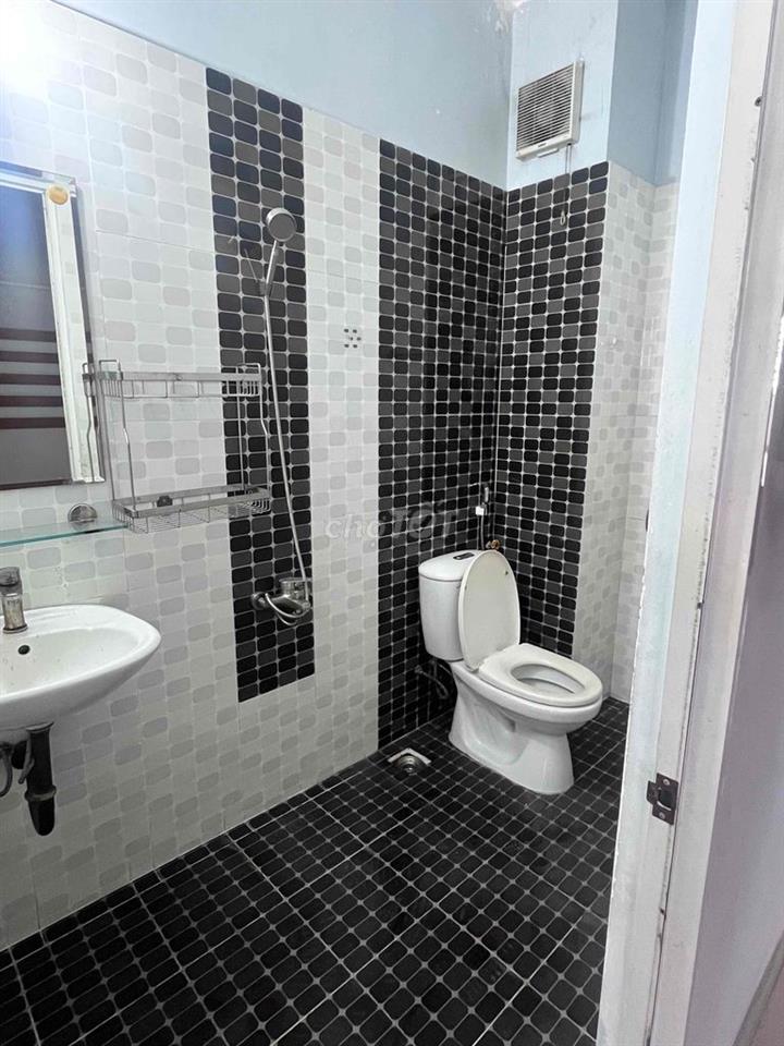 CHO THUÊ NHÀ NGUYÊN CĂN 250m2, D.27 LÊ THỊ RIÊNG 18 TRĐ