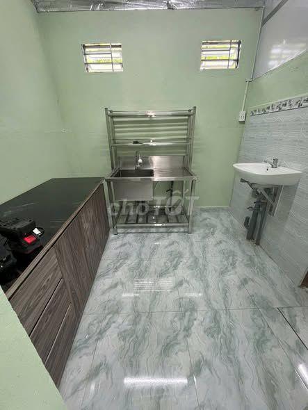 CHO THUÊ NHÀ CẤP 4 SÁT CẦU SẮT AN PHÚ ĐÔNG VƯỜN LÀI QUẬN 12