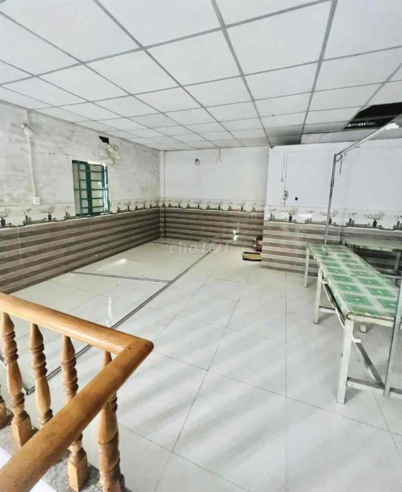 Cho thuê kho xưởng 150m2 - 2PN - 2WC - Xe tải vào tận nơi - Quận 12