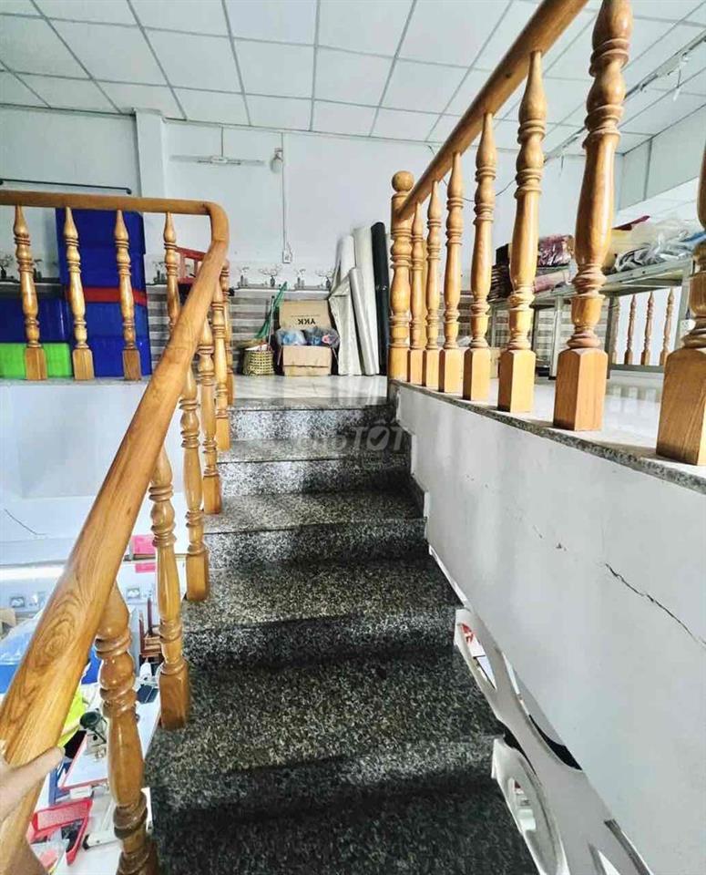 Cho thuê kho xưởng 150m2 - 2PN - 2WC - Xe tải vào tận nơi - Quận 12