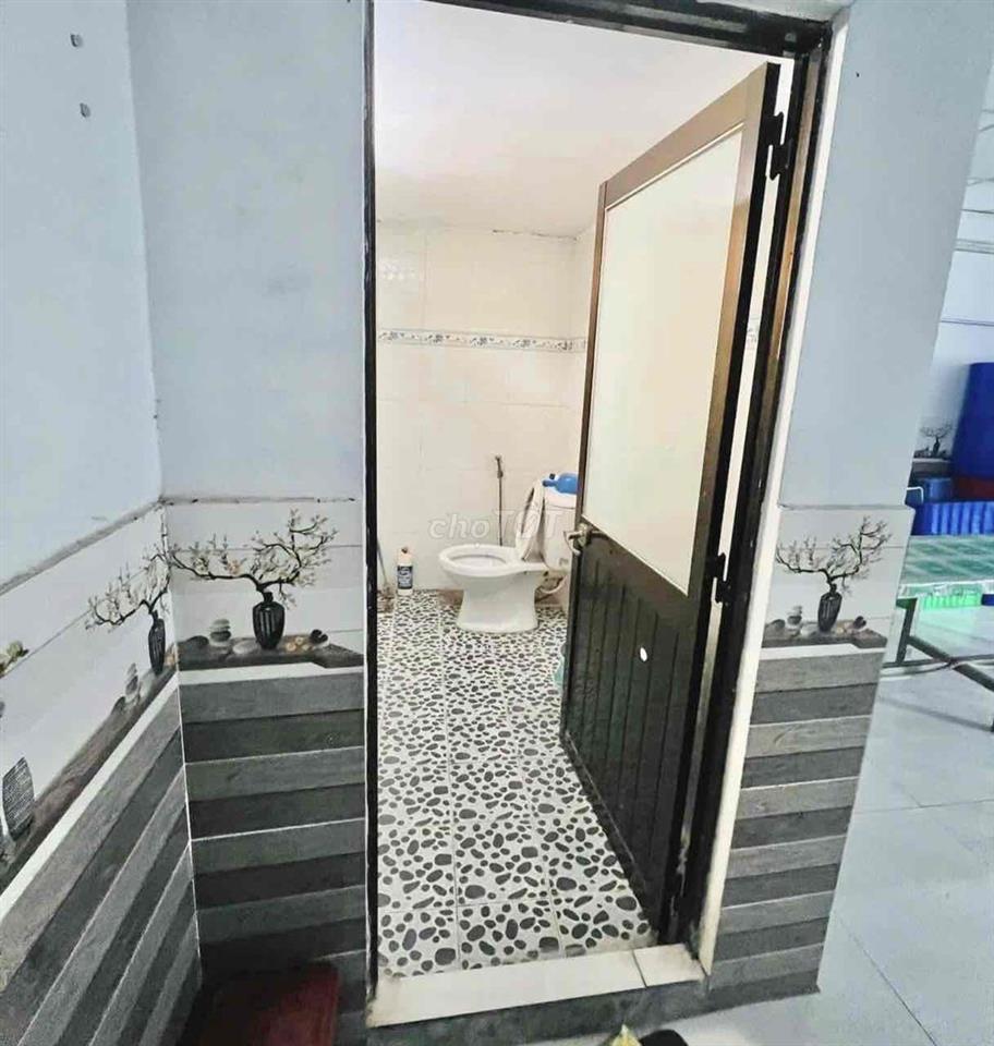 Cho thuê kho xưởng 150m2 - 2PN - 2WC - Xe tải vào tận nơi - Quận 12