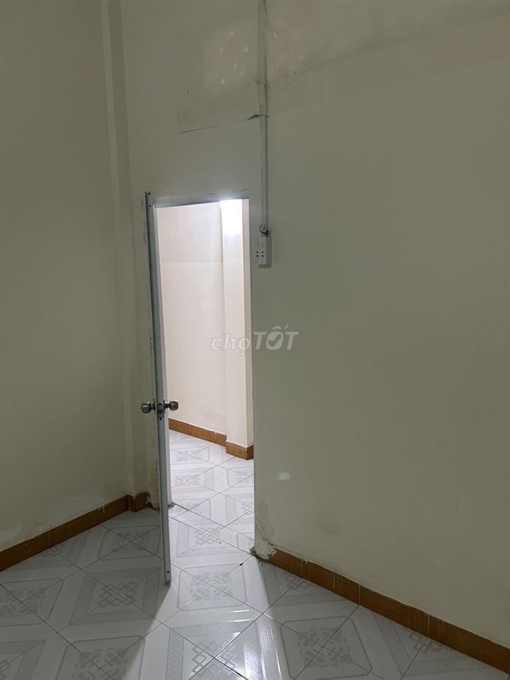 Cho thuê nhà nguyên căn 70m2, hẻm Trường Chinh.
