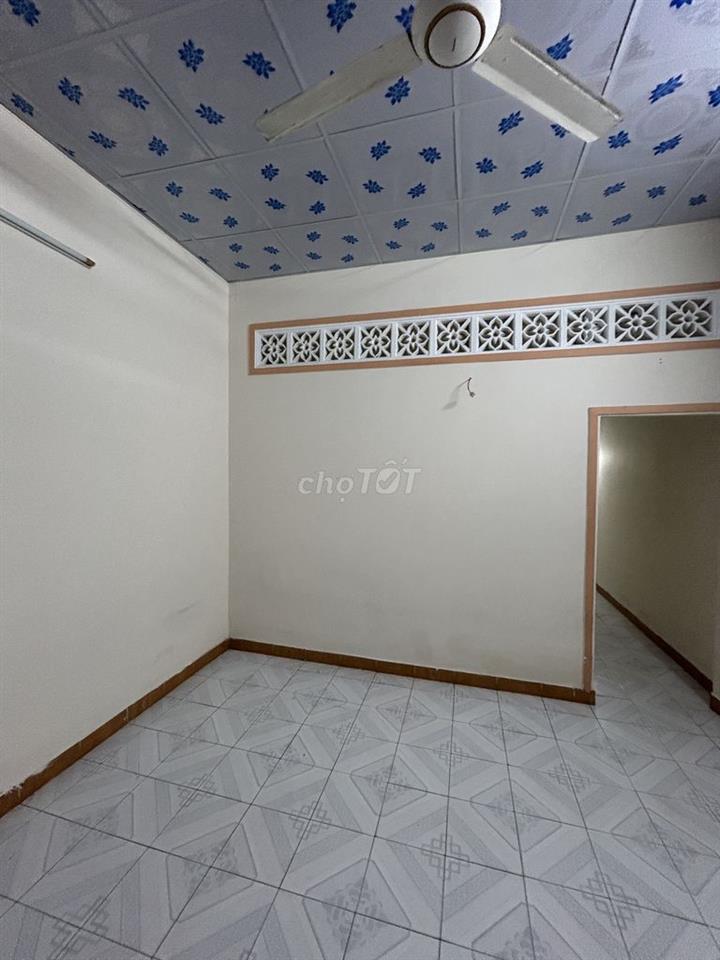 Cho thuê nhà nguyên căn 70m2, hẻm Trường Chinh.