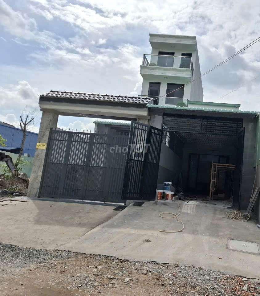 Nhà nguyên căn 4x30. Mt TL 37. 3 P ngủ. giá 10tr 