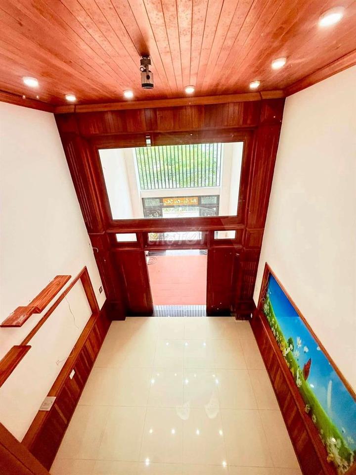 Nhà mặt tiền đường thạnh Lộc 37. 5x20m. 3 lầu. giá thuê 16tr 