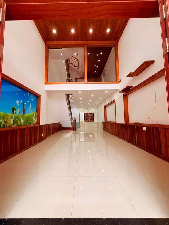 Nhà mặt tiền đường thạnh Lộc 37. 5x20m. 3 lầu. giá thuê 16tr 