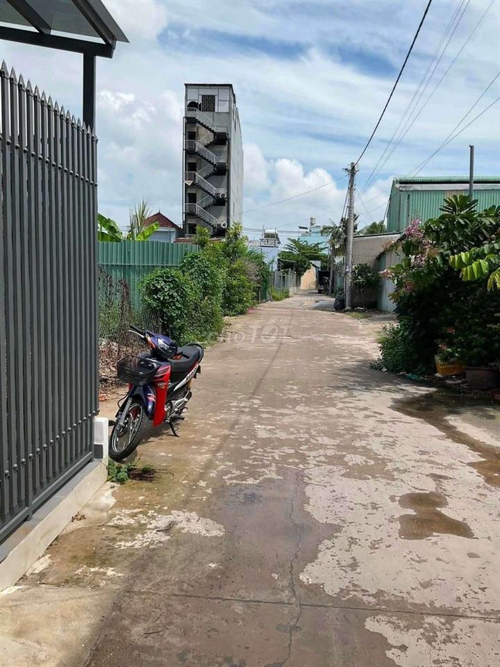 nhà cho thuê nguyên căn 5x11. 1/ hhg.  p thạnh Lộc. 5tr 1 tháng 
